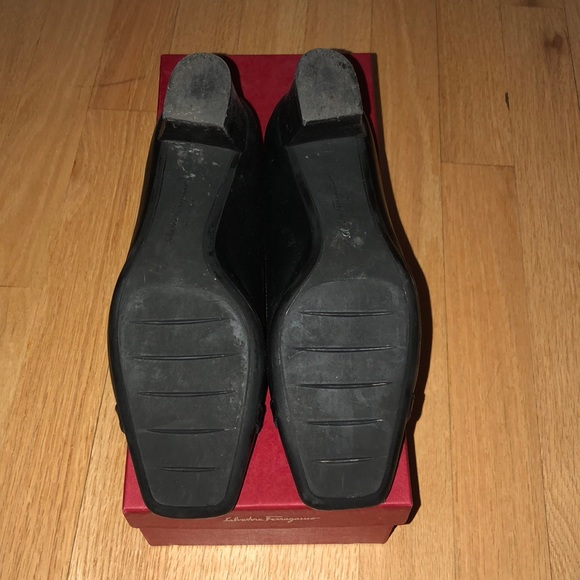 Salvatore Ferragamo Vara Heels - Picture 4 of 5